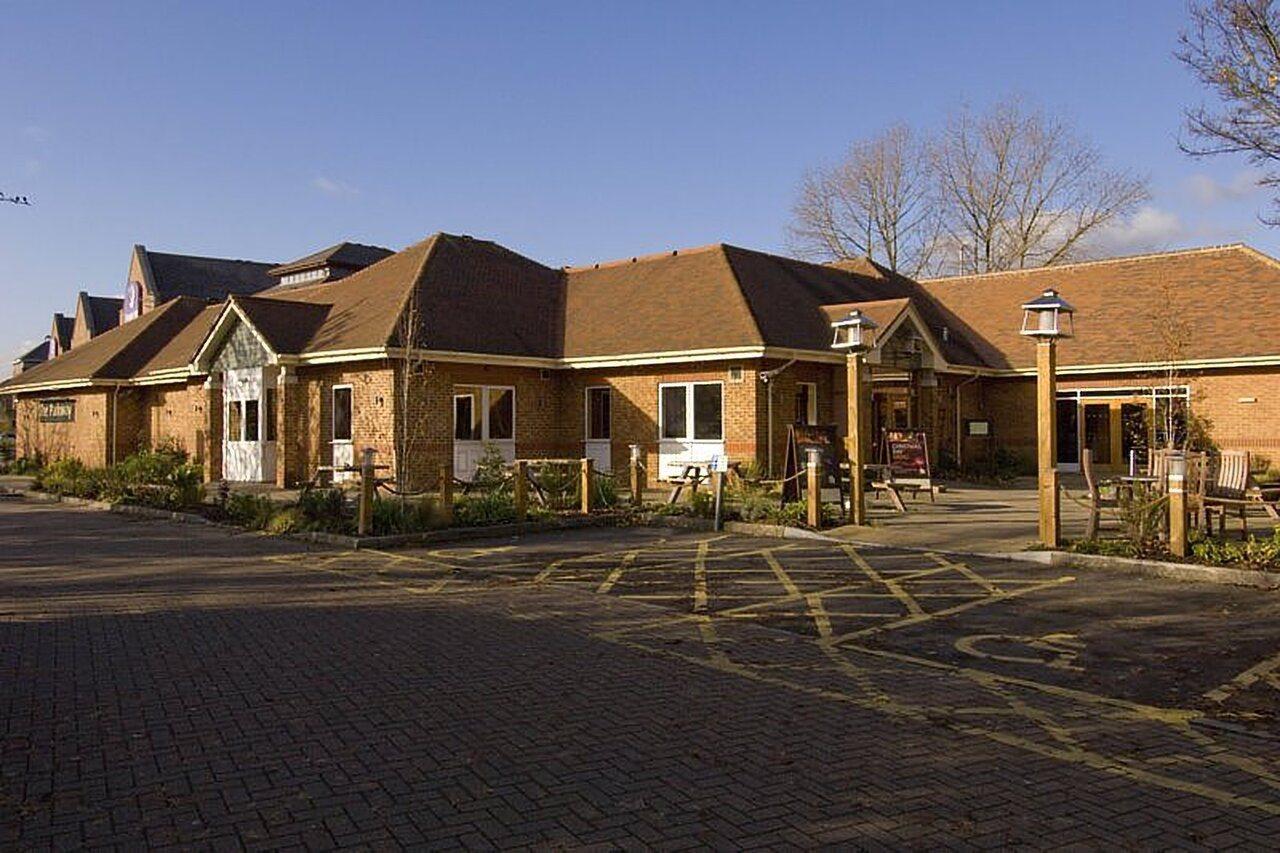 Premier Inn Guildford North - A3 المظهر الخارجي الصورة